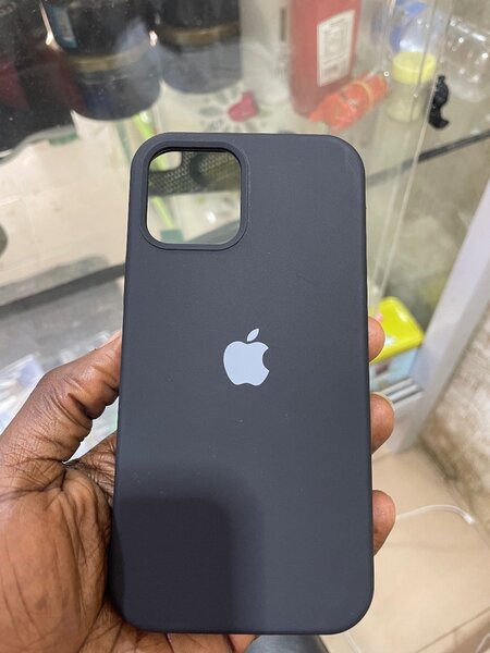 Coque iPhone 12 Silicone Noire