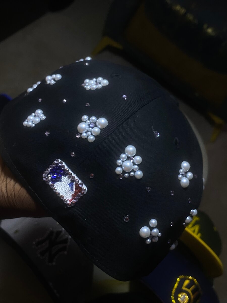 Casquette avec perles élégante