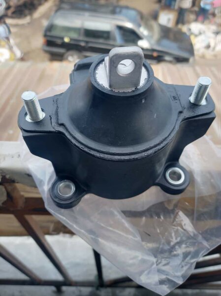 Engine and gearbox seats