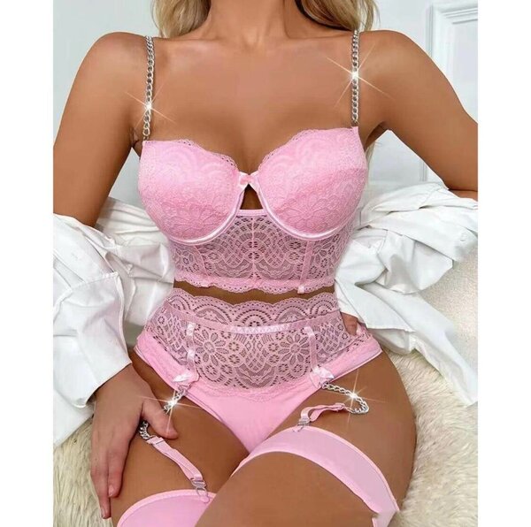 Ensemble lingerie dentelle rose