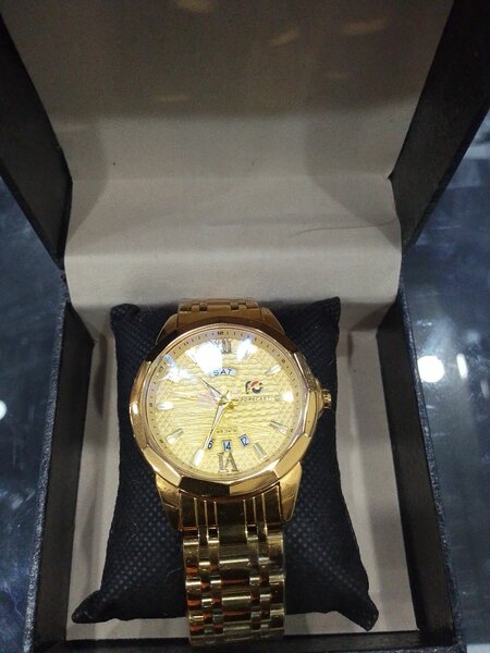 Montre Luxe Dorée Élégante