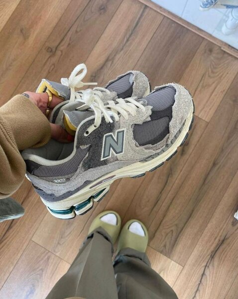 New Balance 2002r