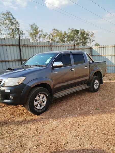 Hilux car for sell ( 2/2 ) 2014 model.