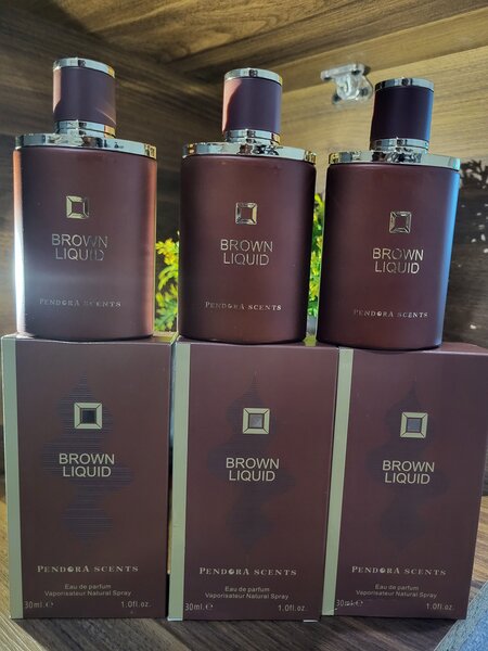 Eau de Parfum Brown Liquid