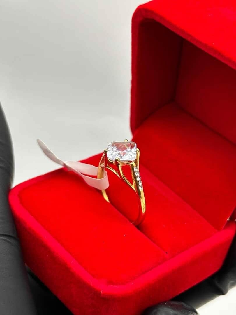 Bague en or avec diamant