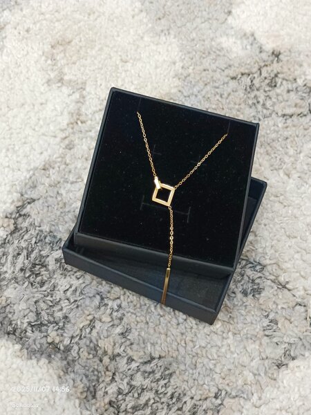 Collier pendentif doré élégant