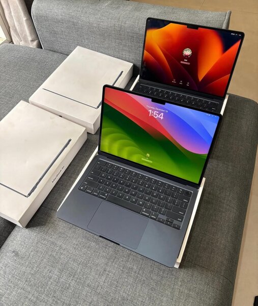 MacBook Air 13.6  256/8gig