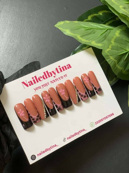 Handmade gel press on nails