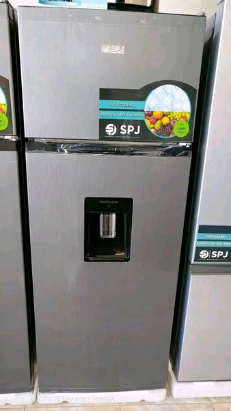 Réfrigérateur moderne inox