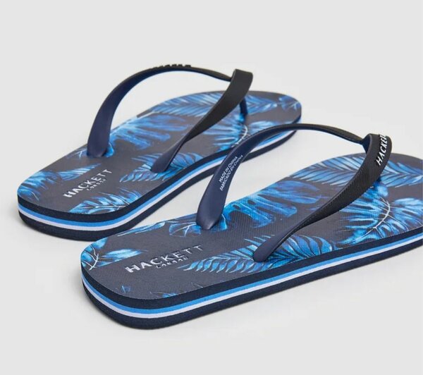 Set de tongs et chapeau tropical