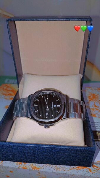 Montre élégante en acier inoxydable