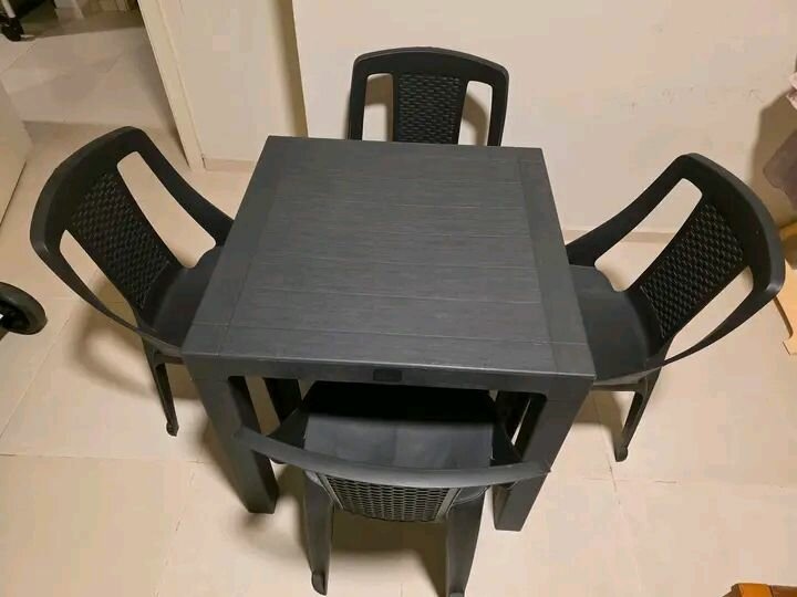 Table à manger moderne en bois