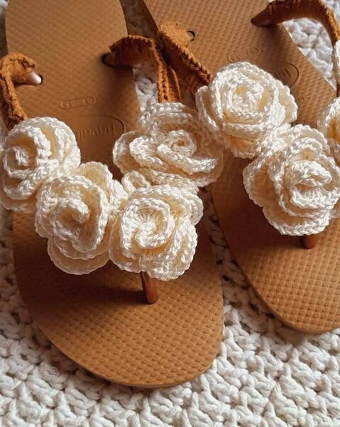 Sandales fleuries élégantes