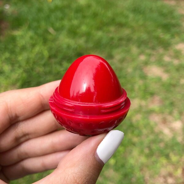 Baume à lèvres rouge lumineux