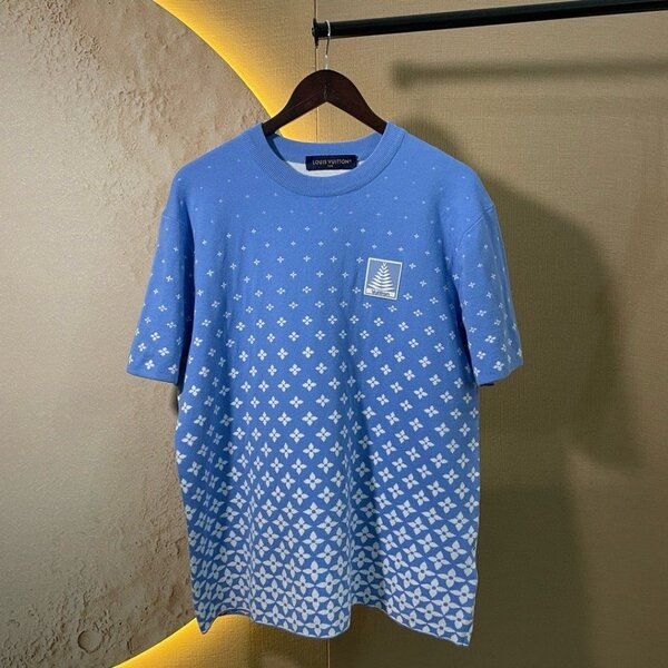 T-shirt bleu imprimé moderne