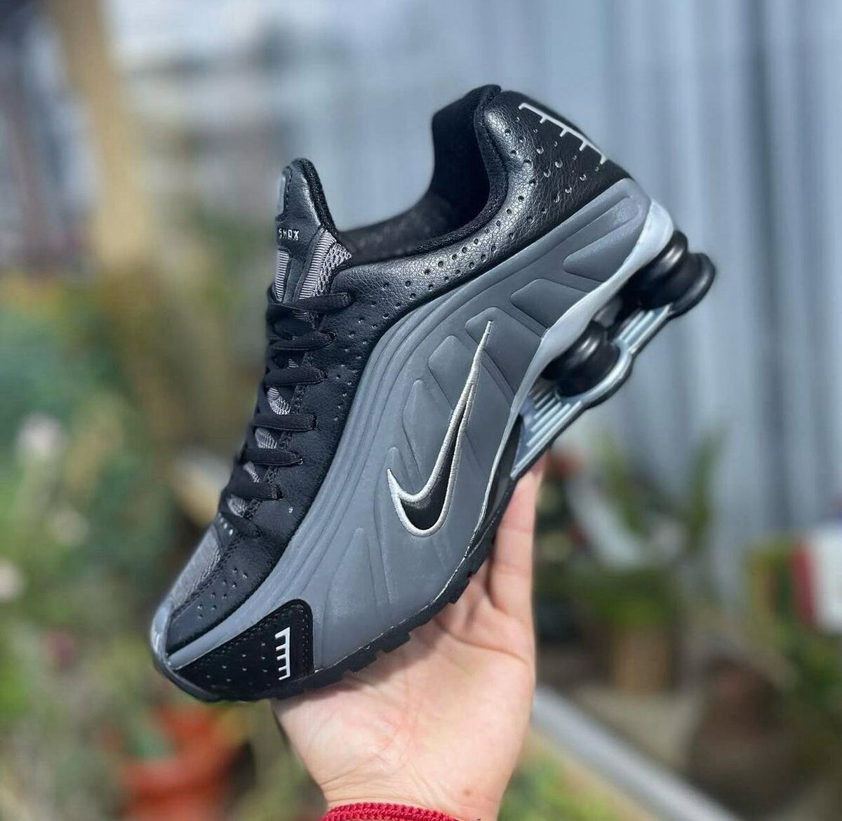 Nike Shox Gravity Sneakers