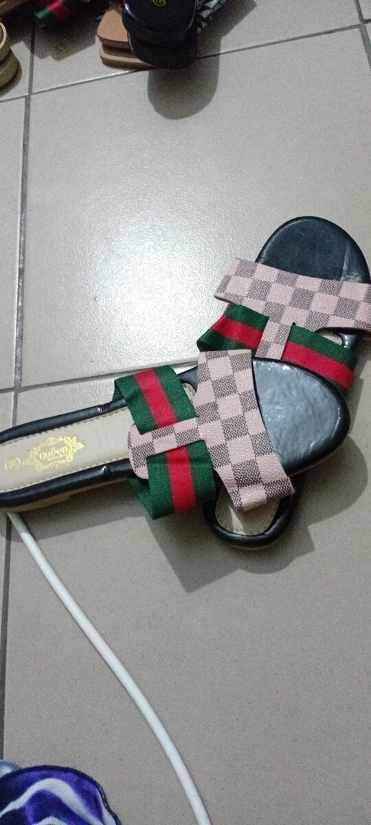 Sandales élégantes à carreaux