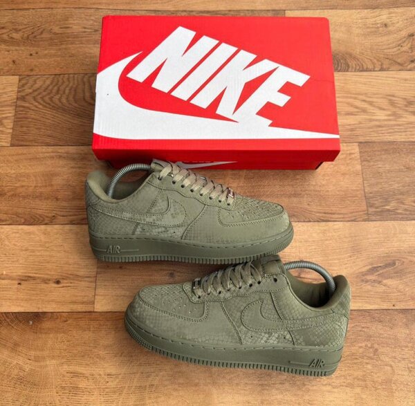 Chaussures Nike Air Force 1 en cuir vert kaki