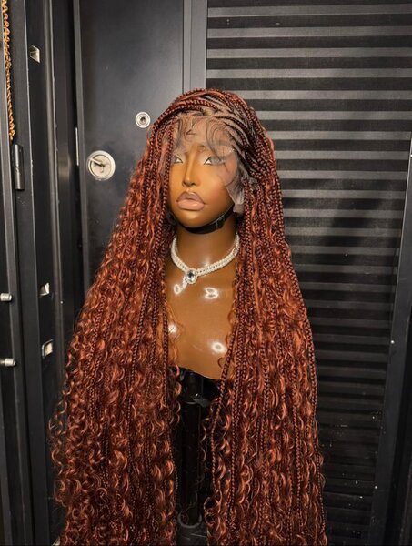 Perruque en tresses brunes