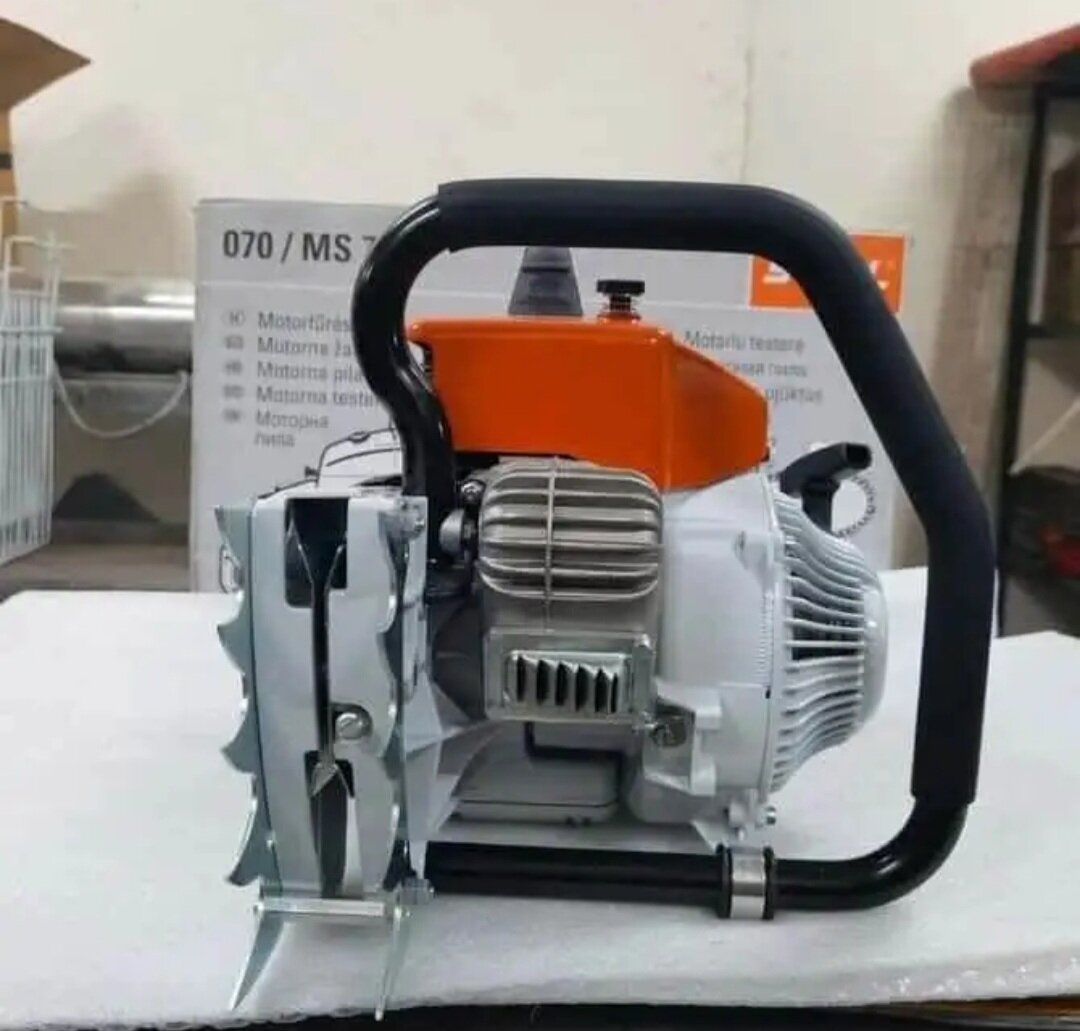 Tronçonneuse professionnel 70cm³