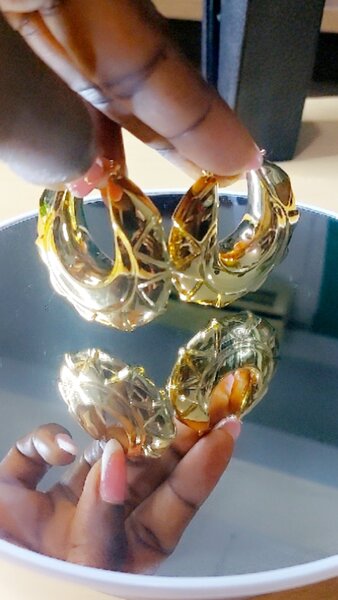 Elegant Gold Hoop Earrings