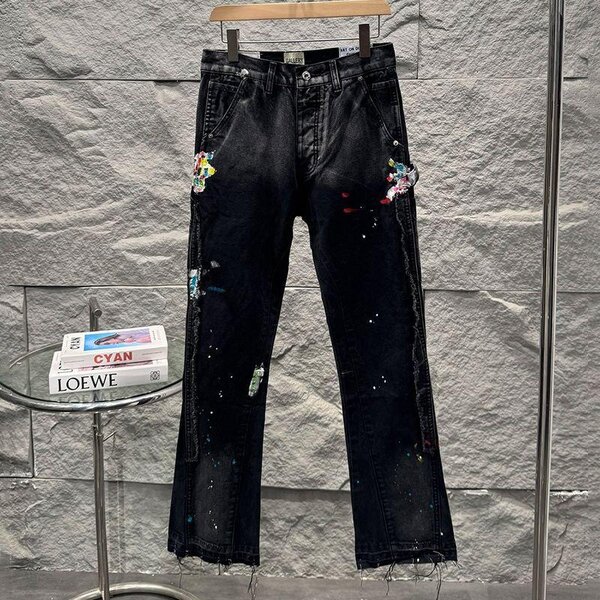 Jeans déchirés et personnalisés pour homme