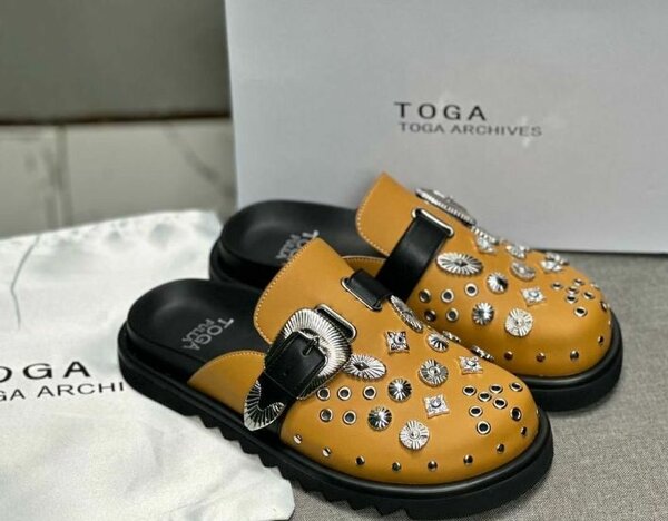 Mules Louis Vuitton en cuir noir