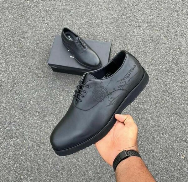 Chaussures habillées en cuir noir