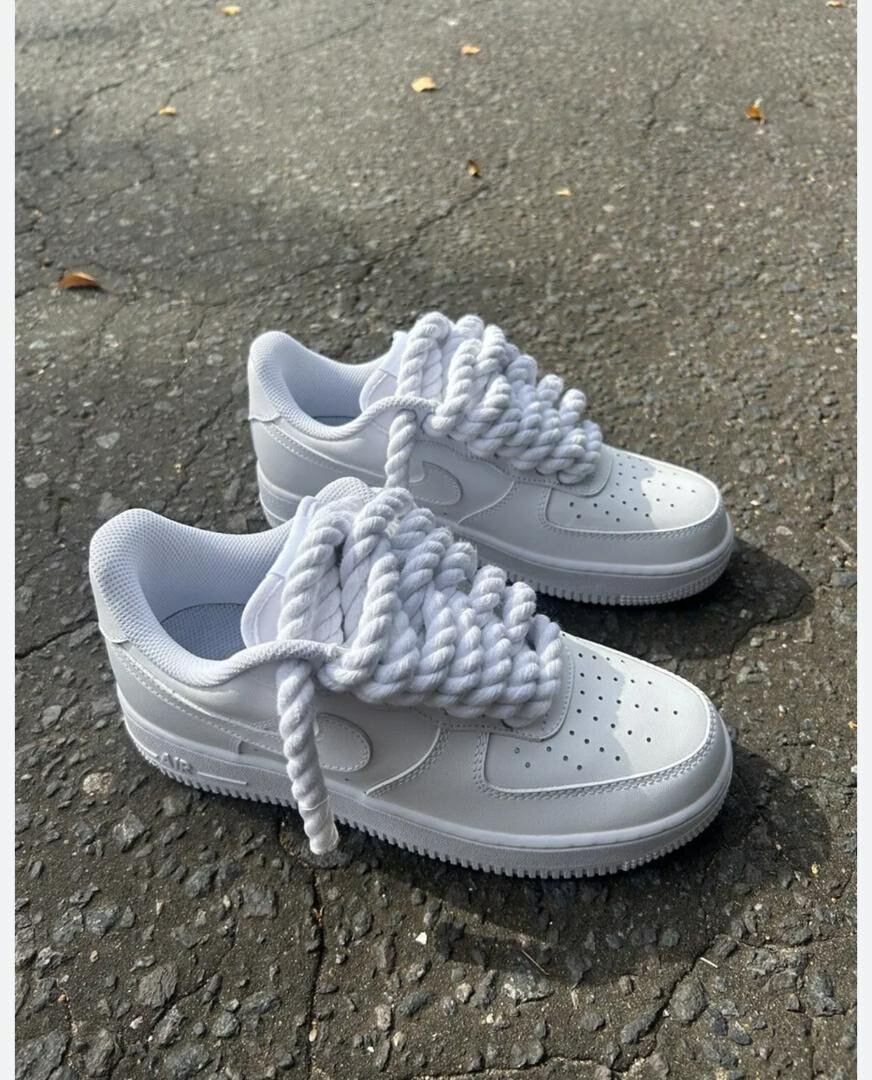 NIKE AIRFORCE ALL WHITE BIG LACE