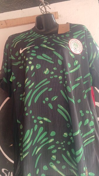 Maillot de football vert et noir