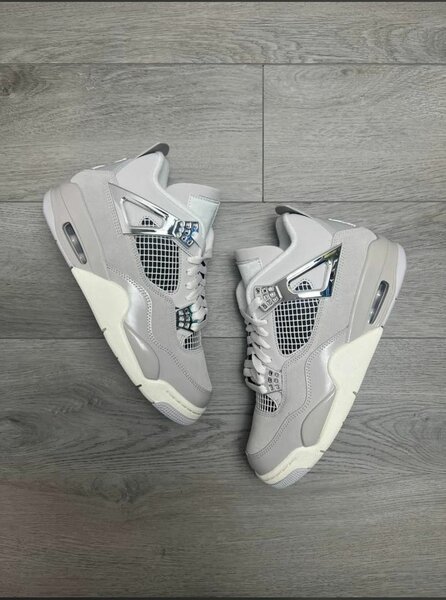 AIR JORDAN 4