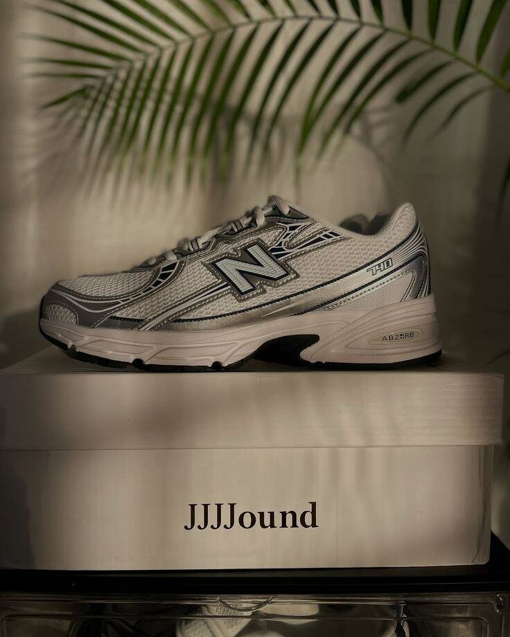 New Balance 740 Sneakers