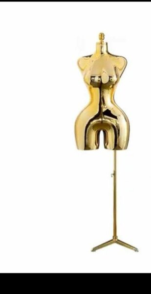 Mannequin brillant doré