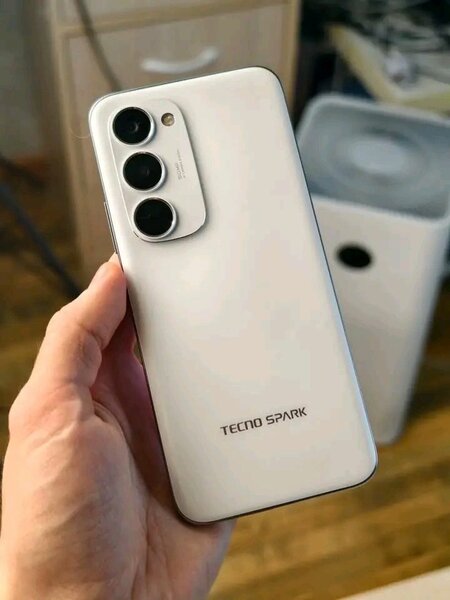Téléphone TECNO SPARK Blanc