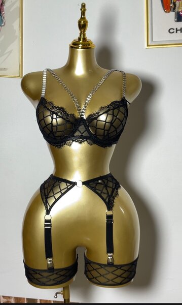 Lingerie sexy en dentelle noire