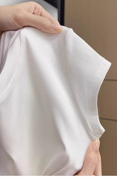 Футболка с драпировкой по бокам