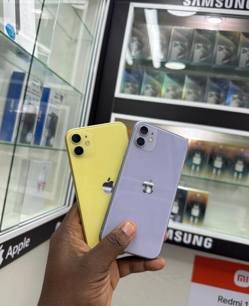 iPhone 11 Jaune et Violet