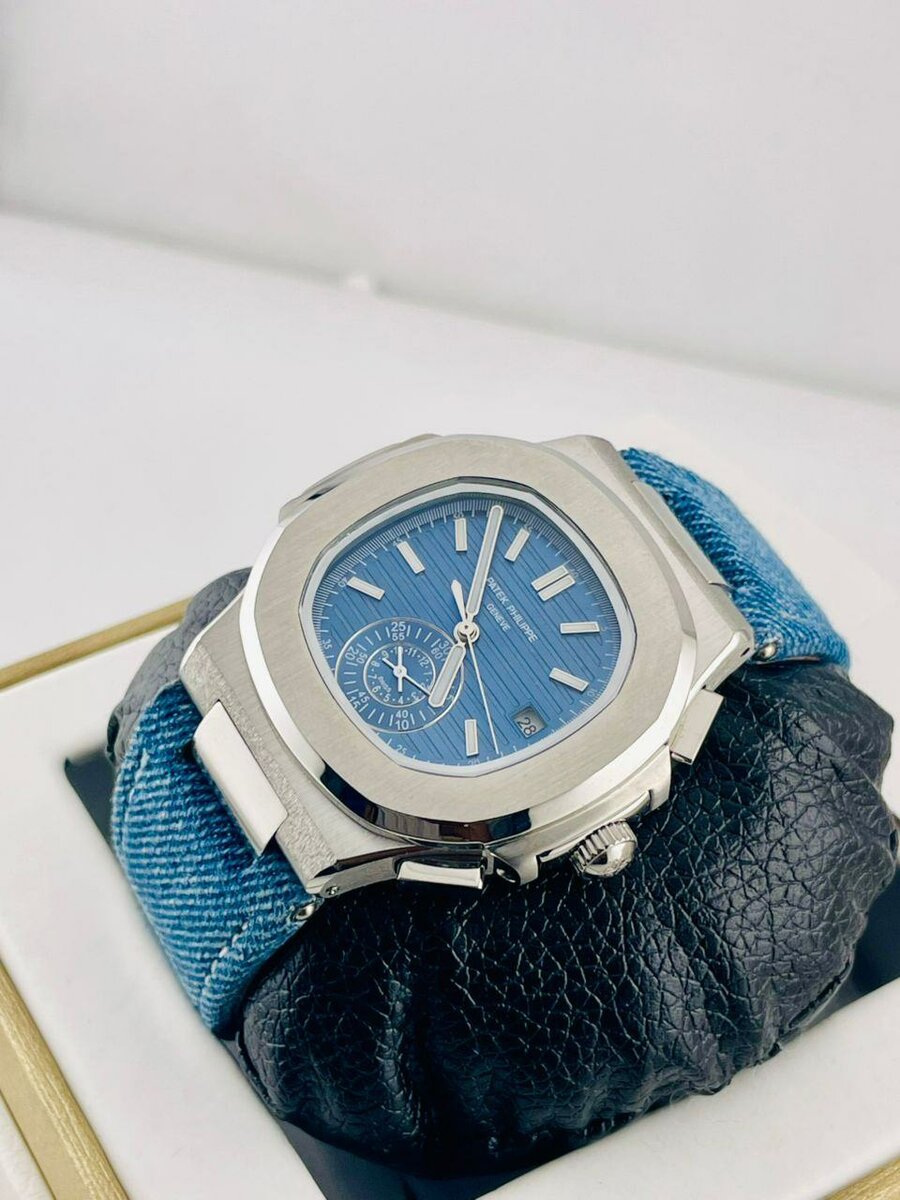 Montre de luxe en acier