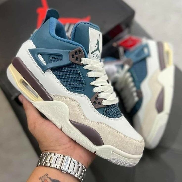 Jordan 4s