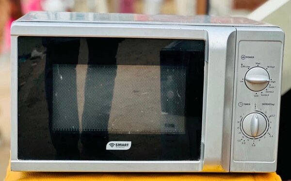 Four à micro-ondes compact