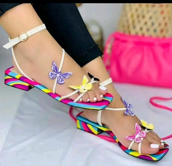 Sandales papillon colorées