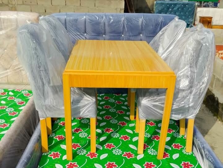 Table et chaises modernes