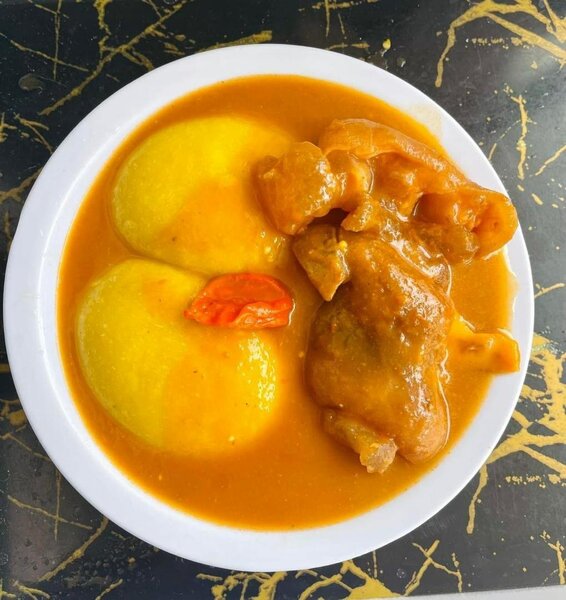 Foutou banane avec sauce auber