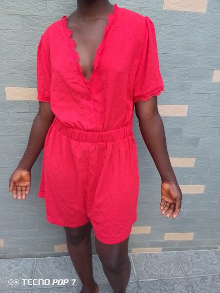 Combinaison rouge élégante