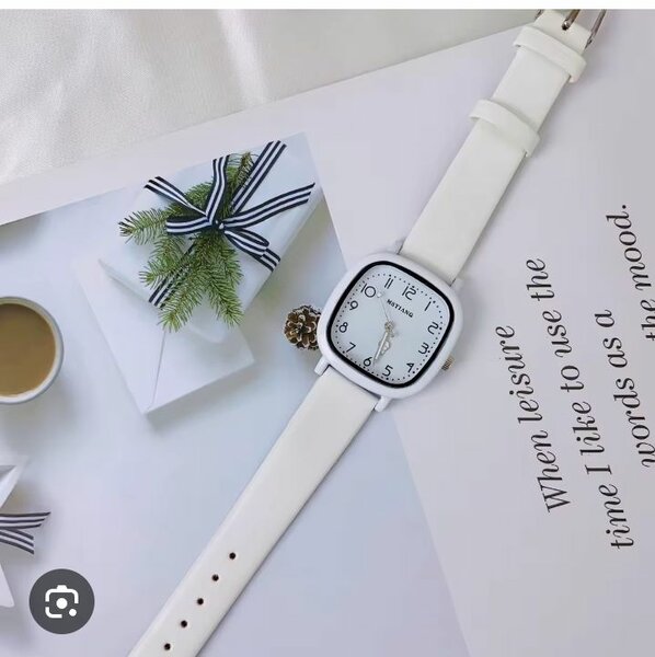 Montre tendance blanche élégante