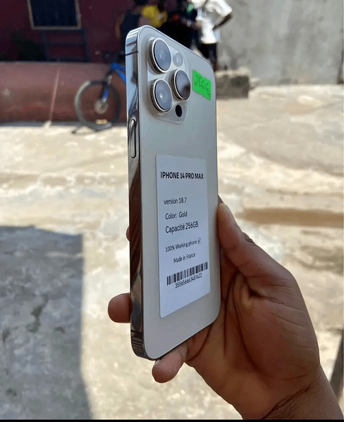 iPhone 16 Pro Max 256GB Gold