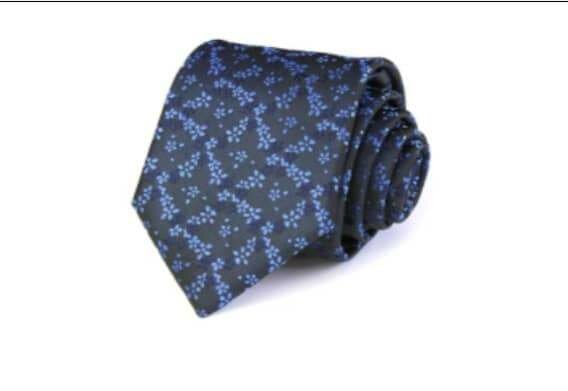 Cravate élégante à motifs bleus