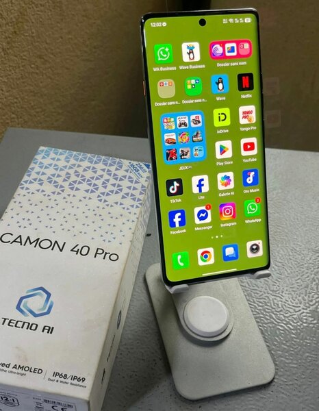 Tecno camon 40 pro casi neuf
