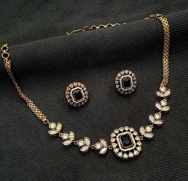 Ladies Necklace and earrings Set