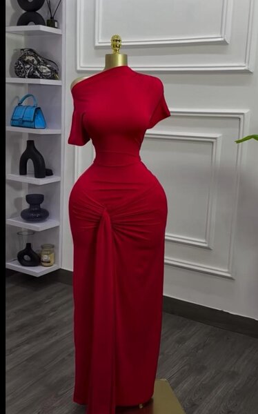 Robe Longue Épaule Nue Rouge